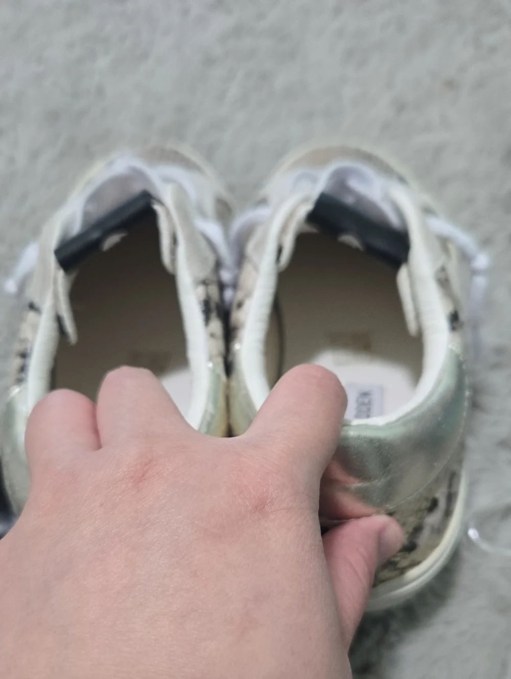 Steve Madden Philosophy gold and snakeskin-embossed low-top sneakers size 10